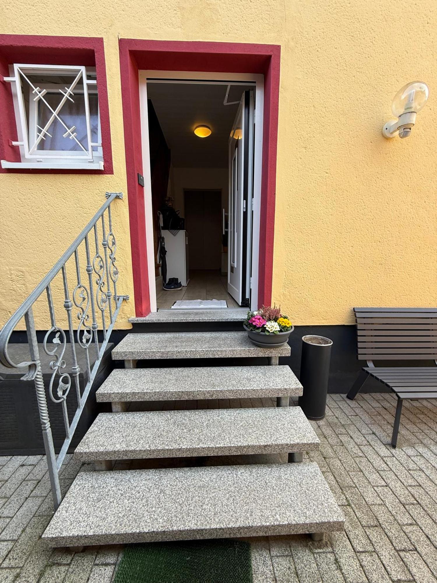 Domi'S Gaestehaus Бергхайм Екстериор снимка